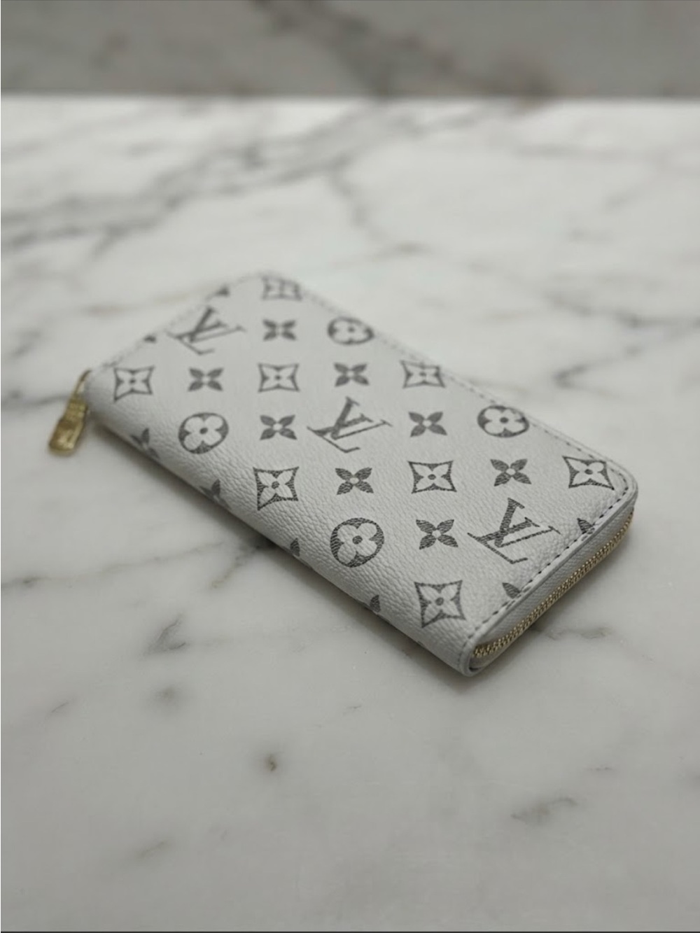 White and Gray Zip Wallet full size - Picture 2 of 13
